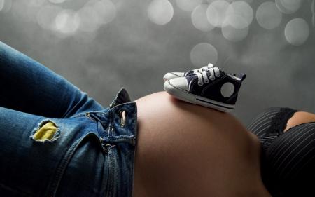pregnancy_belly_with_little_shoes