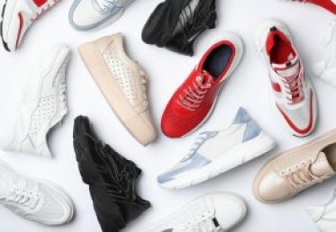 Damskie sneakersy – na jakie kolory warto zwrócić uwagę?